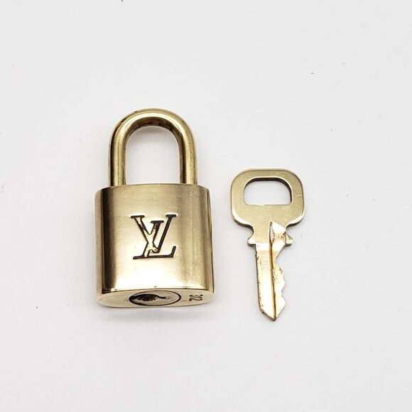 100% Authentic Louis Vuitton Gold Brash 1 Lock and 1 Key - Picture 2 of 9